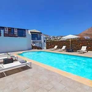 https://casa-buena.puertodelcarmen-hotels.org